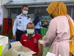 Ratusan Warga Binaan Lapas Kuansing Terima Suntikan Vaksin Tahap I