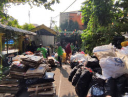 320 Nasabah Nikmati Manfaat Bank Sampah Mekar Sari