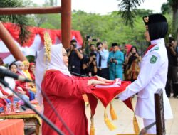 Detik-Detik Proklamasi Berlangsung Khidmat, Bupati dan Wabup Kenakan Pakaian Adat