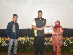 Hanya Dua Bupati se-Indonesia, Kasmarni Terima Penghargaan dari Menpora