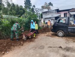 Babinsa Bersama Warga Batusari Kerja Bakti Bersihkan Irigasi