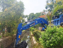 Saluran Penghubung Taman Semanan Indah Jakarta Barat Dikuras