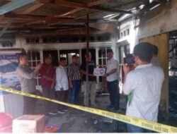 Pj Bupati Kerinci Serahkan Bantuan Korban Kebakaran di Desa Pondok Berangin