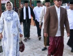 Wako Ahmadi dan Wawako Antos Beserta Ratusan Warga Khusyuk Salat Id di Lapangan Merdeka
