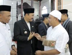 Pj Bupati Kerinci Shalat Idul Fitri di Masjid Raya Desa Sebukar