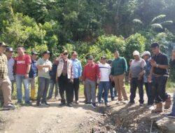 Kadis PUPR Dampingi Wako Sungai Penuh Tinjau Jalan Ambruk di Kumun Debai