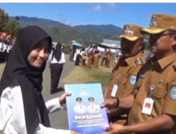 Bupati dan Wakil Bupati Kerinci Serahkan 348 SK CPNS