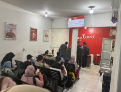 Imbas Banjir KAI Batalkan 38 Kereta, Penumpang Beralih ke Travel