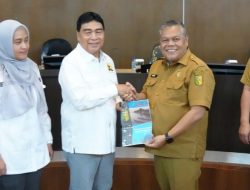 Pemkab Kuansing Serahkan Proposal Usulan Pembangunan 2027 ke Ketua Forum DPR RI Asal Riau