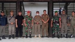 Personel gabungan berjaga di kawasan Stadion Sport Center Dharmasraya menjelang pembukaan DCL, Sabtu (6/6/26).